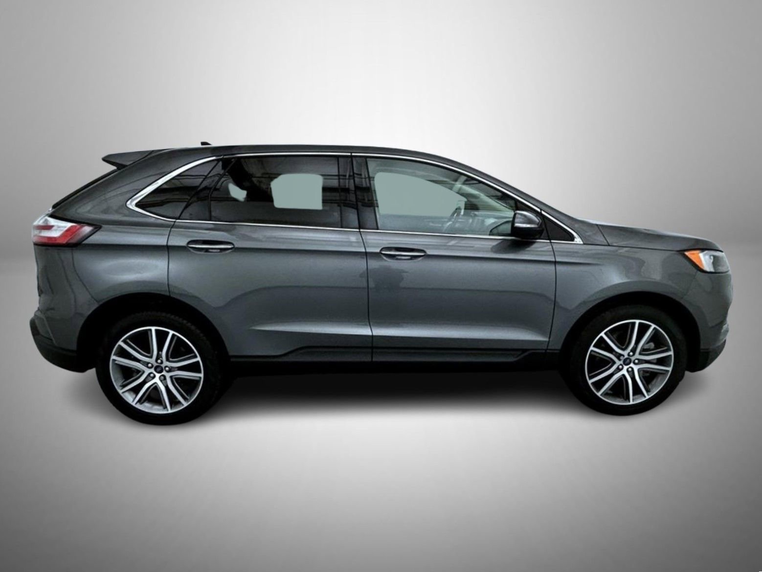 Used 2022 Ford Edge Titanium w/ Class II Trailer Tow Package AWD/4WD image 4