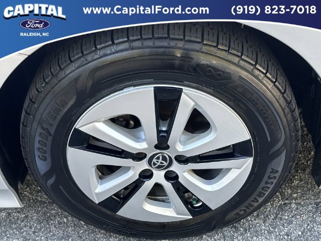 Used 2018 Toyota Prius Two w/ Prius Two Safety Plus Package FWD image 13