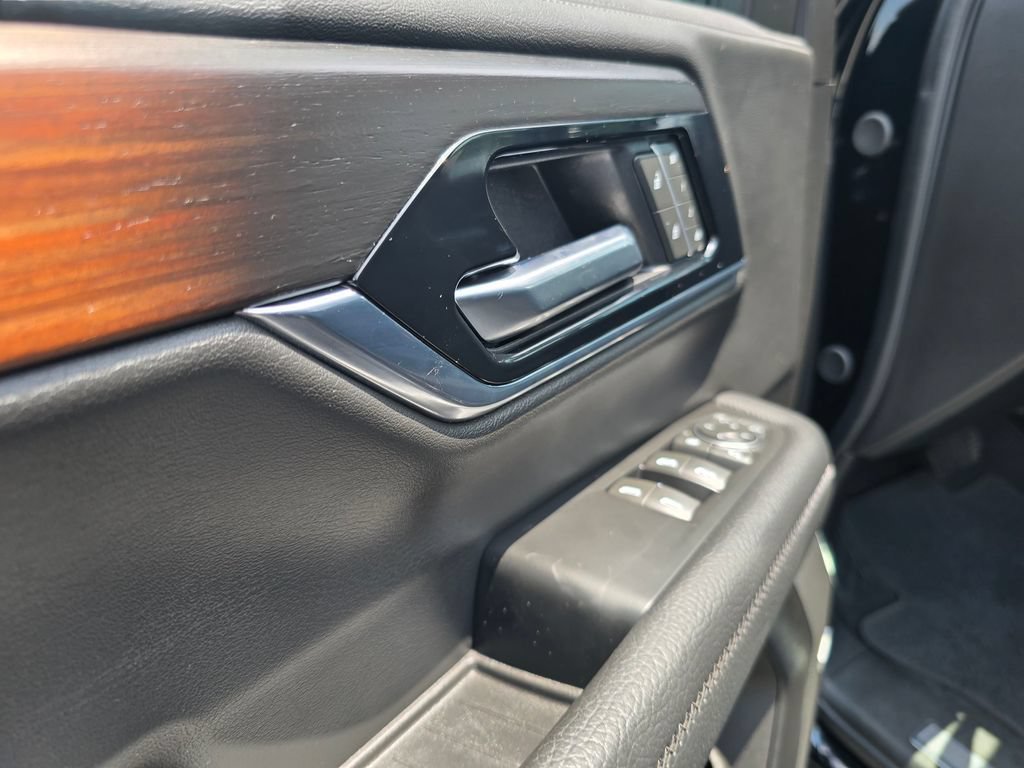 Certified 2025 GMC Yukon XL Denali AWD/4WD image 11
