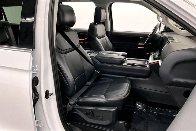 Used 2025 Ford Expedition Max Platinum image 8