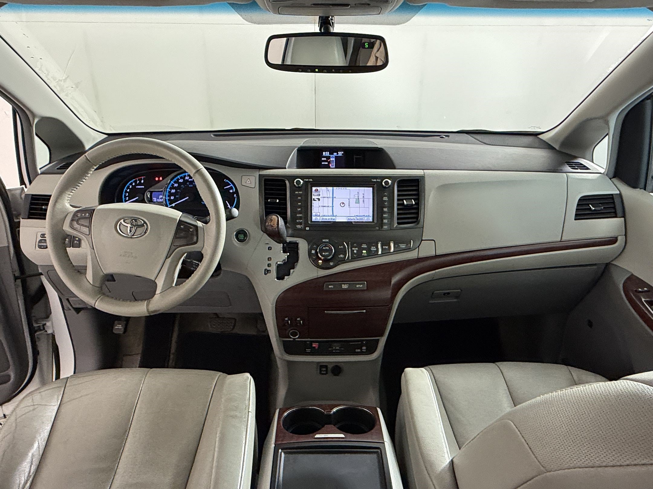 Used 2013 Toyota Sienna XLE w/ Premium Pkg AWD/4WD image 16
