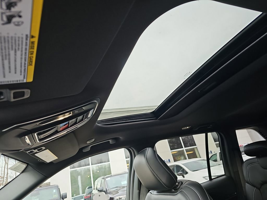 New 2025 Jeep Grand Cherokee Altitude AWD/4WD image 25