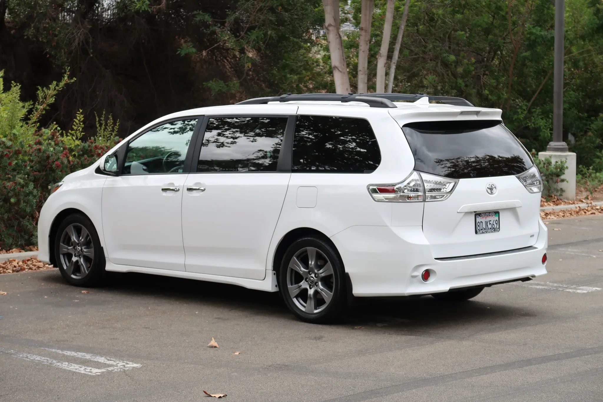 Used 2018 Toyota Sienna SE w/ Carpet Mat Package FWD image 6