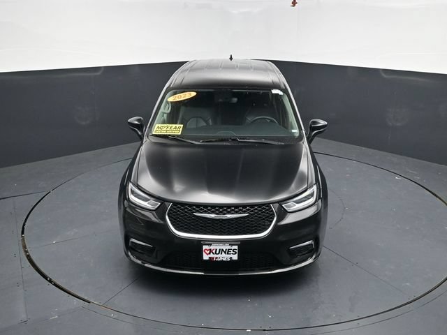 Used 2023 Chrysler Pacifica Touring-L FWD image 35