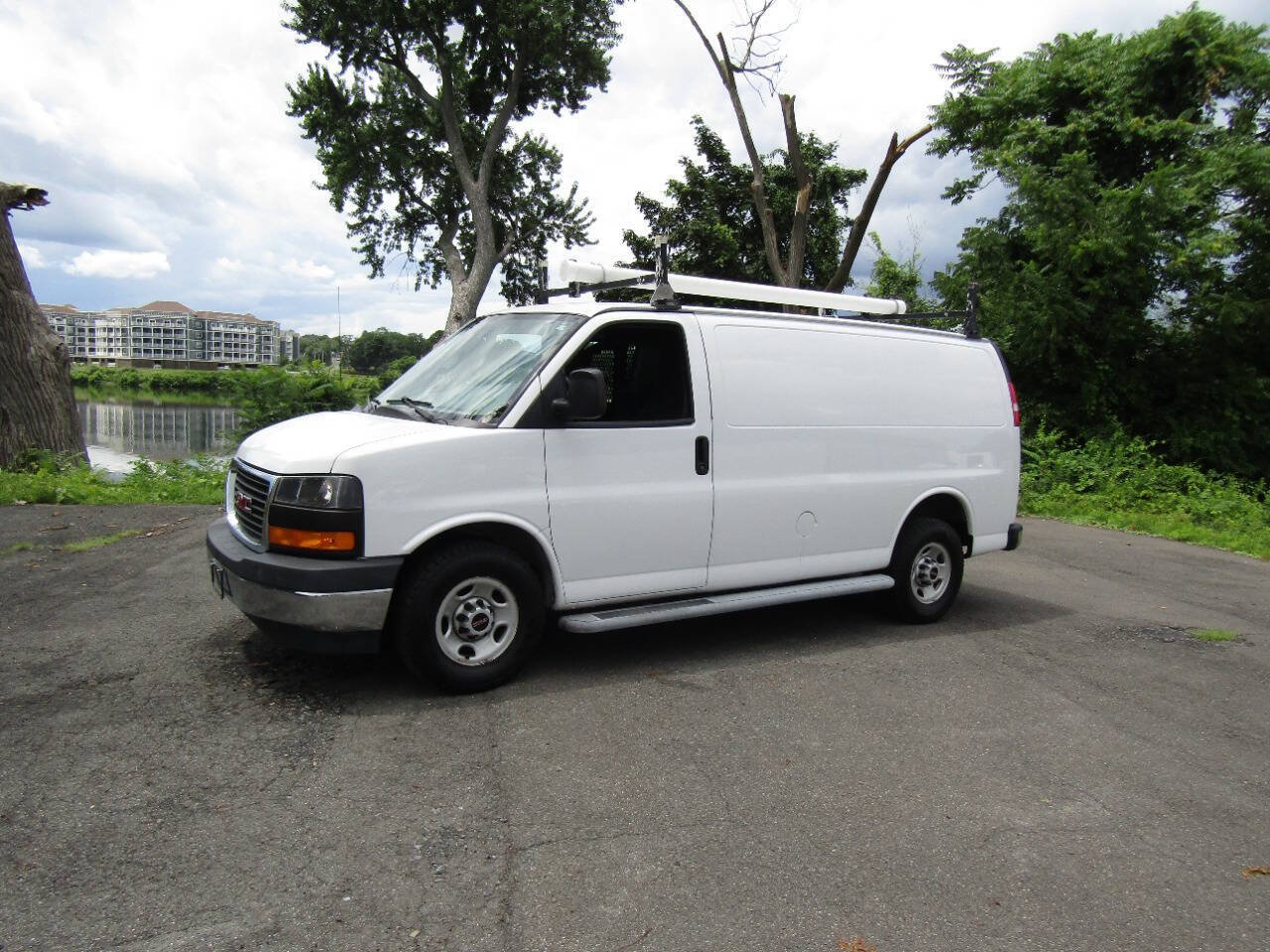 Used 2018 GMC Savana 2500 w/ Driver Convenience Package RWD image 30