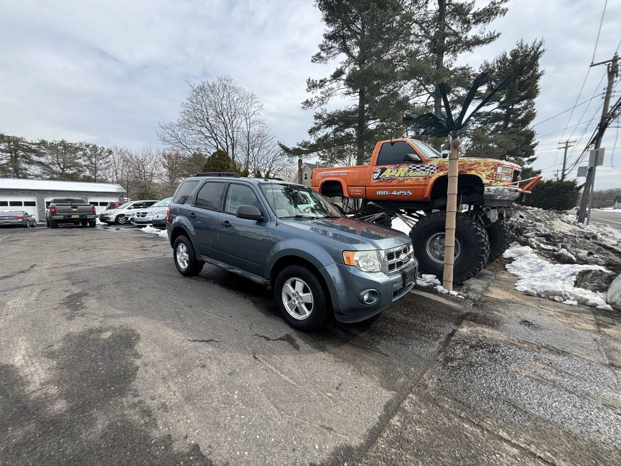 Used 2011 Ford Escape XLT image 2