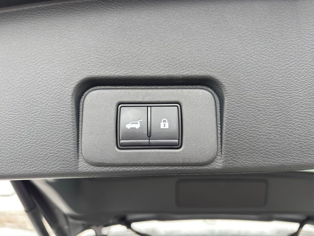 Used 2024 Nissan Rogue SV image 14