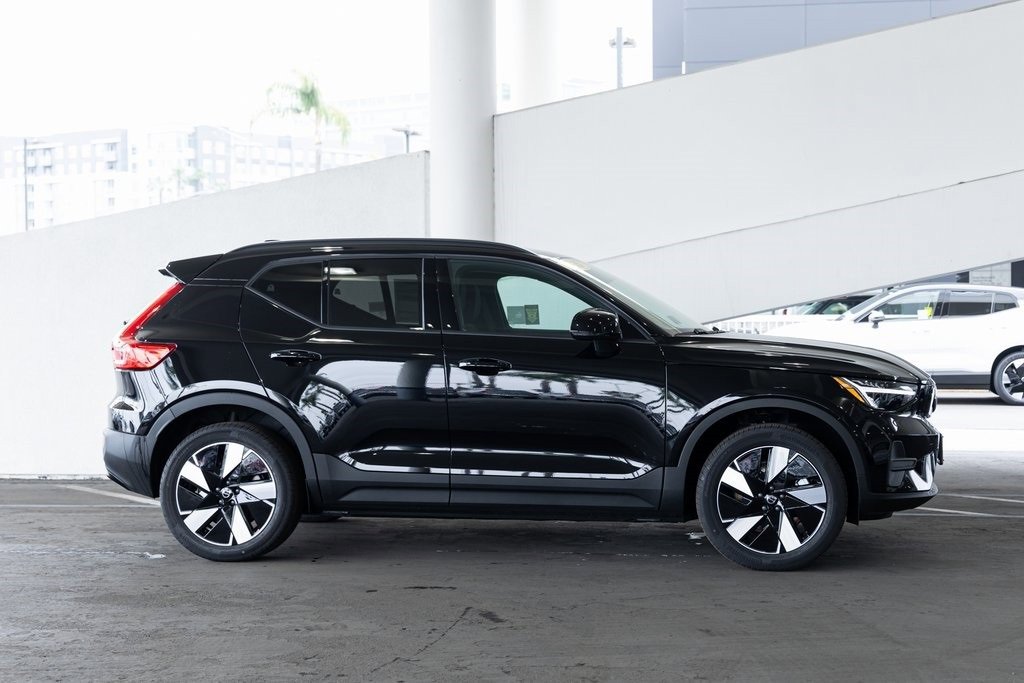 New 2025 Volvo EX40 Core w/ Climate Package image 13