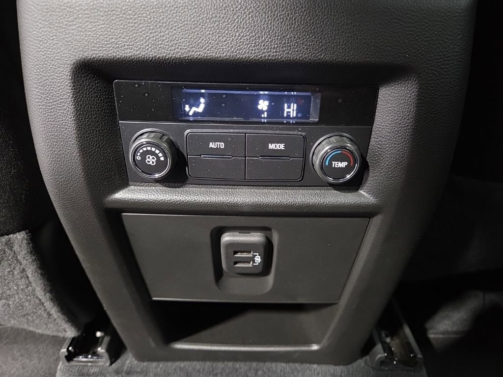 Used 2023 Chevrolet Traverse LT image 35