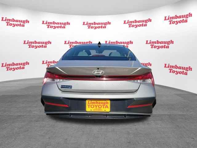 Used 2025 Hyundai Elantra SEL FWD image 25