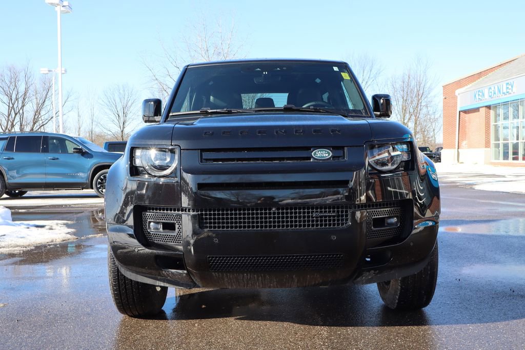 Used 2023 Land Rover Defender 90 X-Dynamic SE image 5