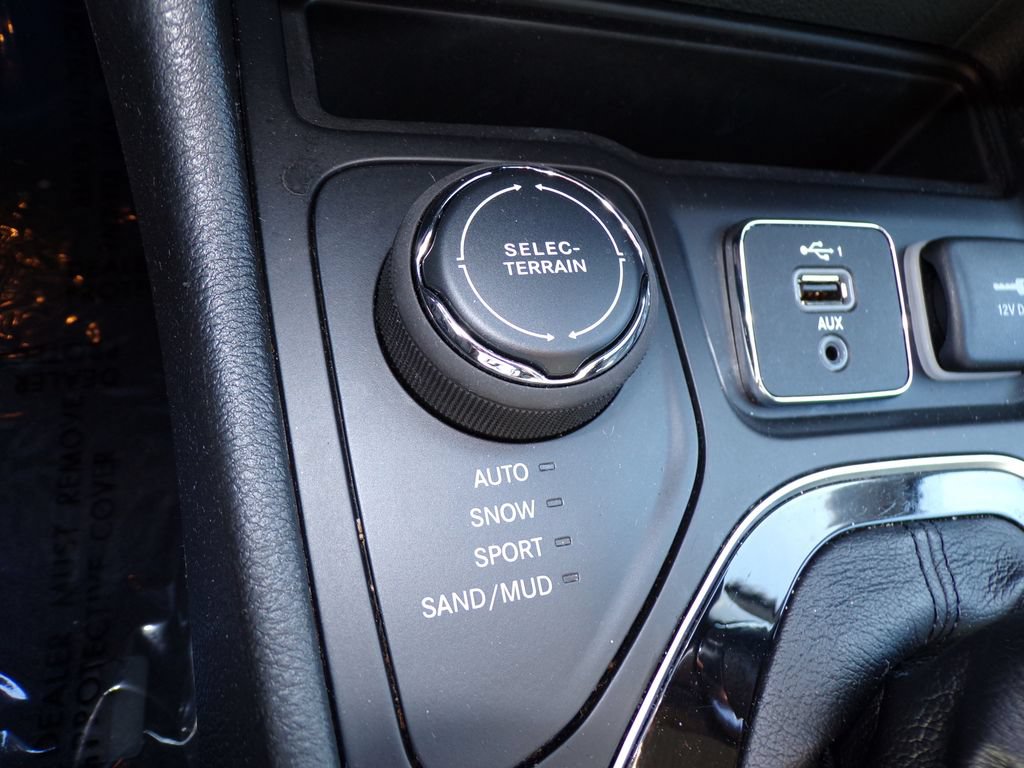 Certified 2023 Jeep Cherokee Altitude Lux AWD/4WD image 20