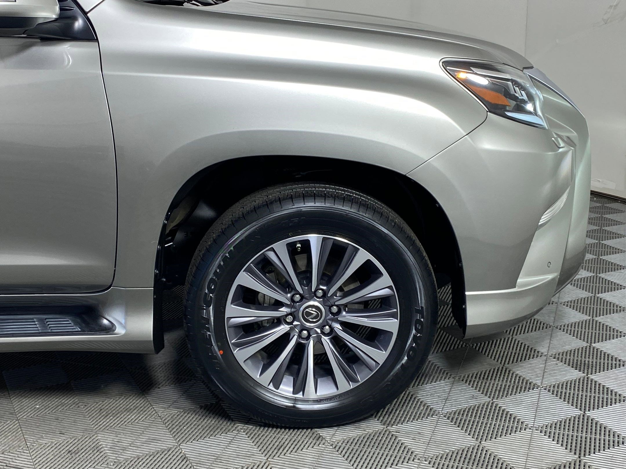 Used 2023 Lexus GX 460 Luxury w/ Off Road Package image 11