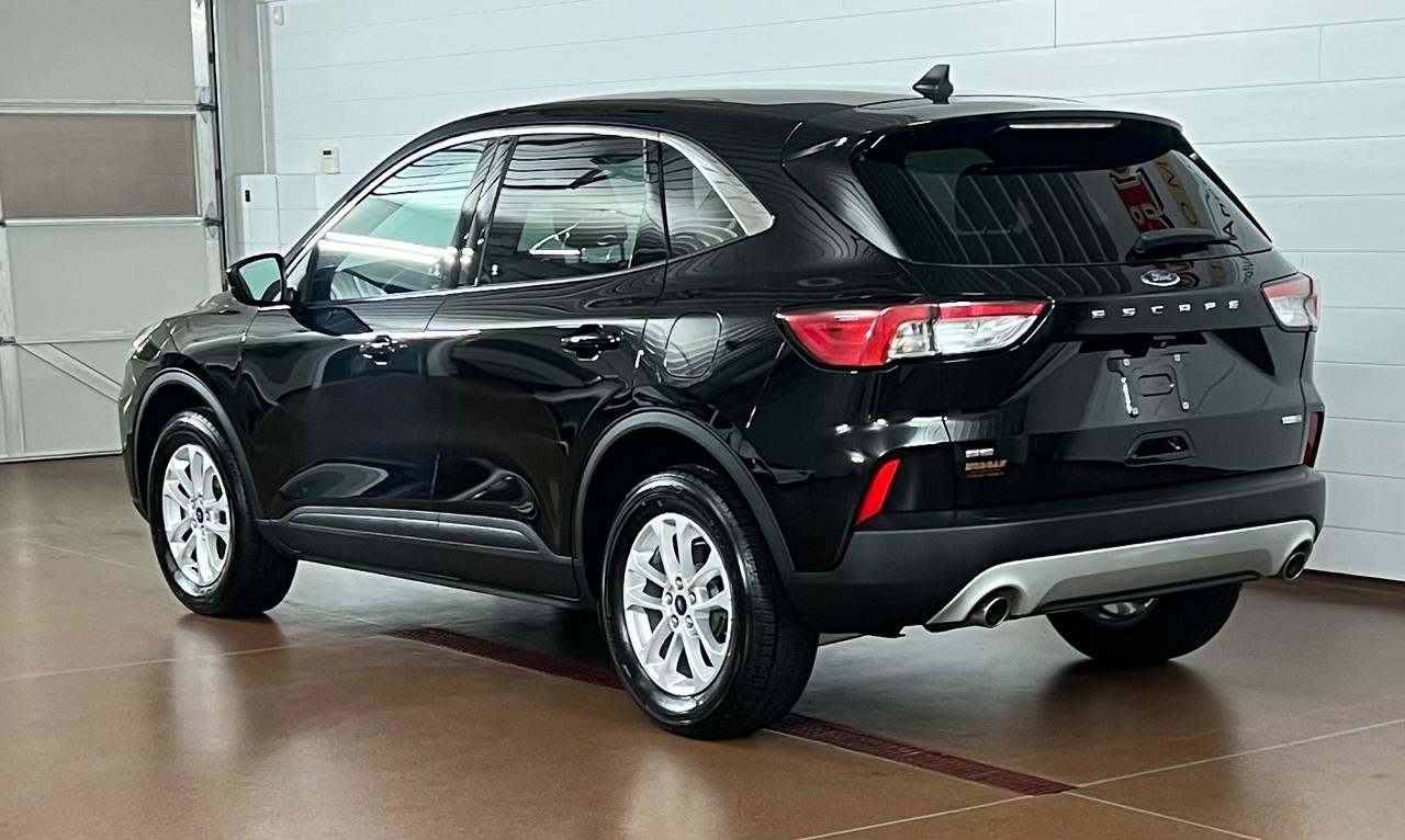 Used 2020 Ford Escape SE image 5