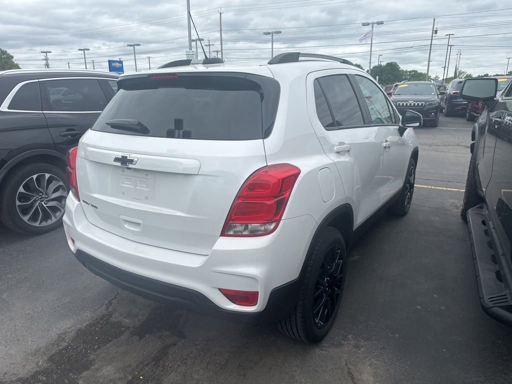 Used 2022 Chevrolet Trax LT w/ Sport Edition AWD/4WD image 2