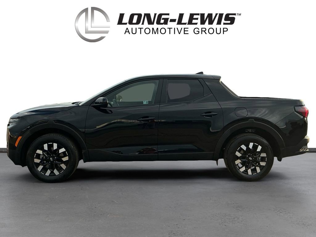 Used 2025 Hyundai Santa Cruz SE image 2