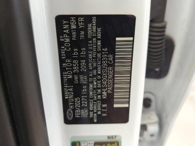 Used 2025 Hyundai Elantra SEL FWD image 32