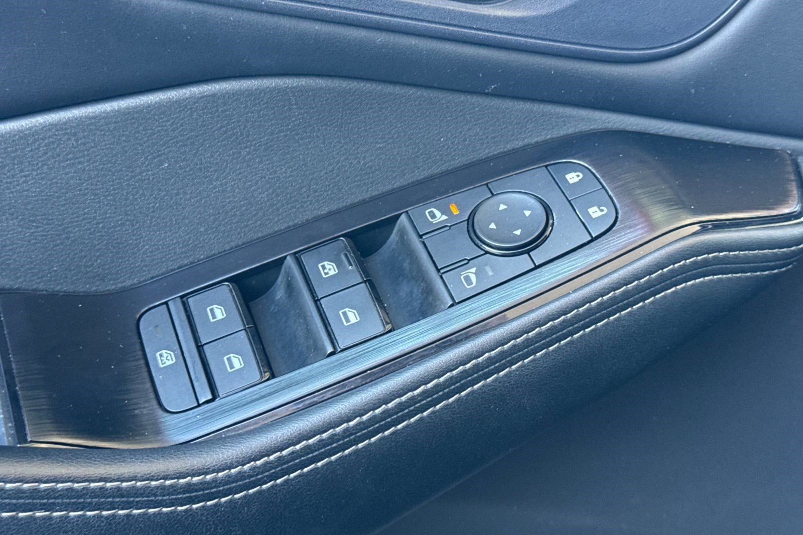 Used 2025 Nissan Rogue SV AWD/4WD image 14