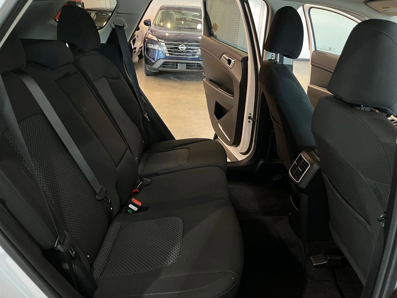 Used 2025 Kia Sportage LX FWD image 37