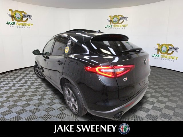 Used 2022 Alfa Romeo Stelvio Ti image 4