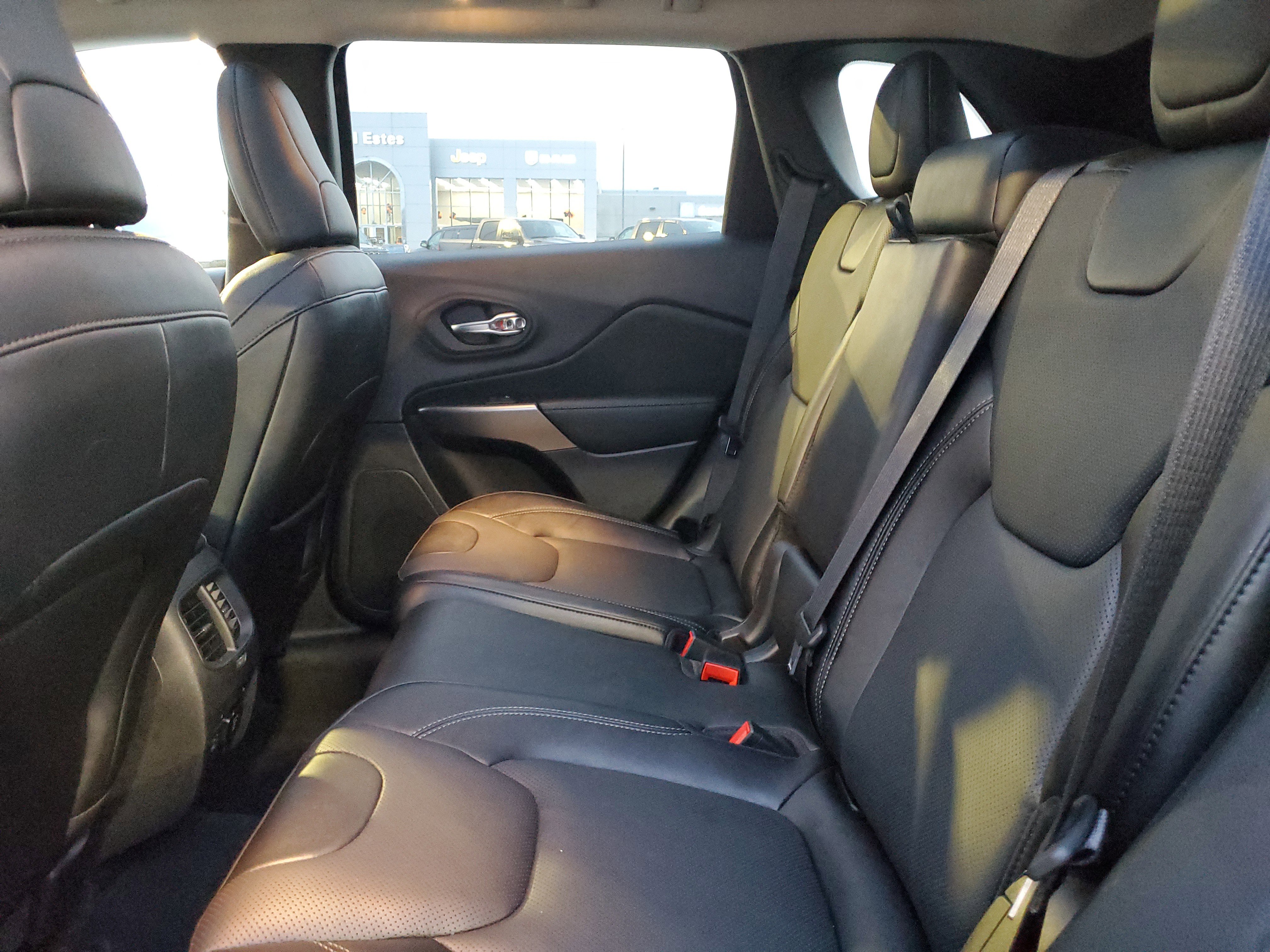 Used 2022 Jeep Cherokee Limited w/ Elite Package image 10