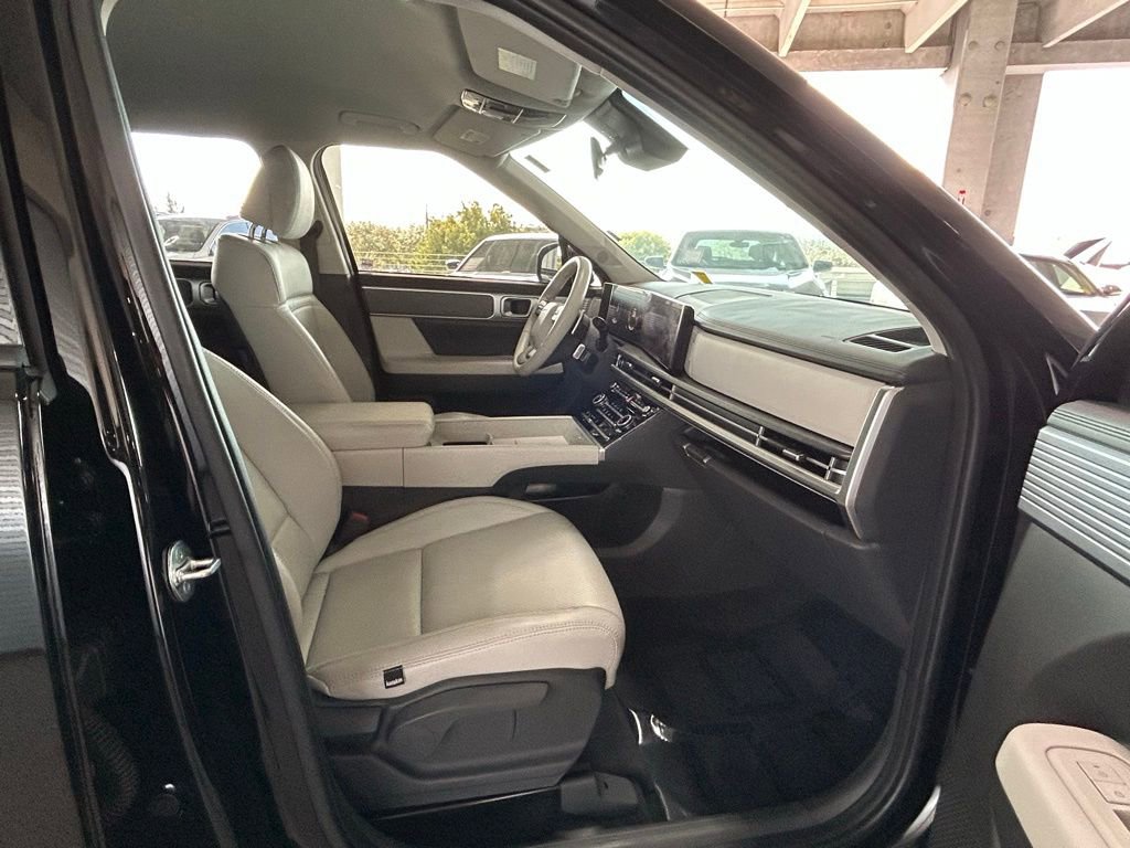 Used 2025 Hyundai Santa Fe SE image 24