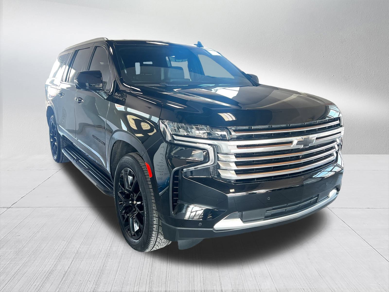 Used 2023 Chevrolet Suburban High Country w/ Advanced Technology Package AWD/4WD image 2