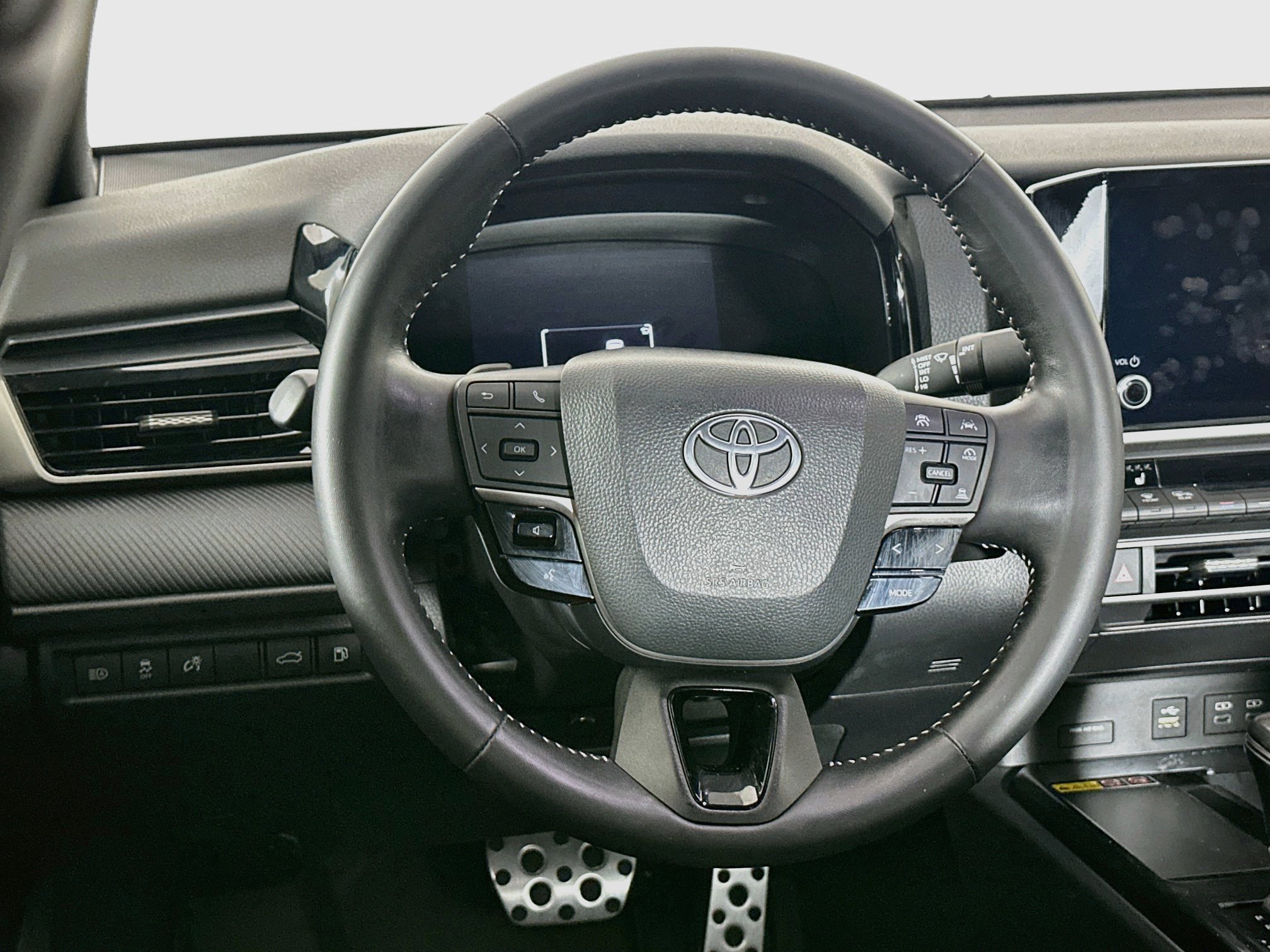 Used 2025 Toyota Camry SE w/ Convenience Package FWD image 18