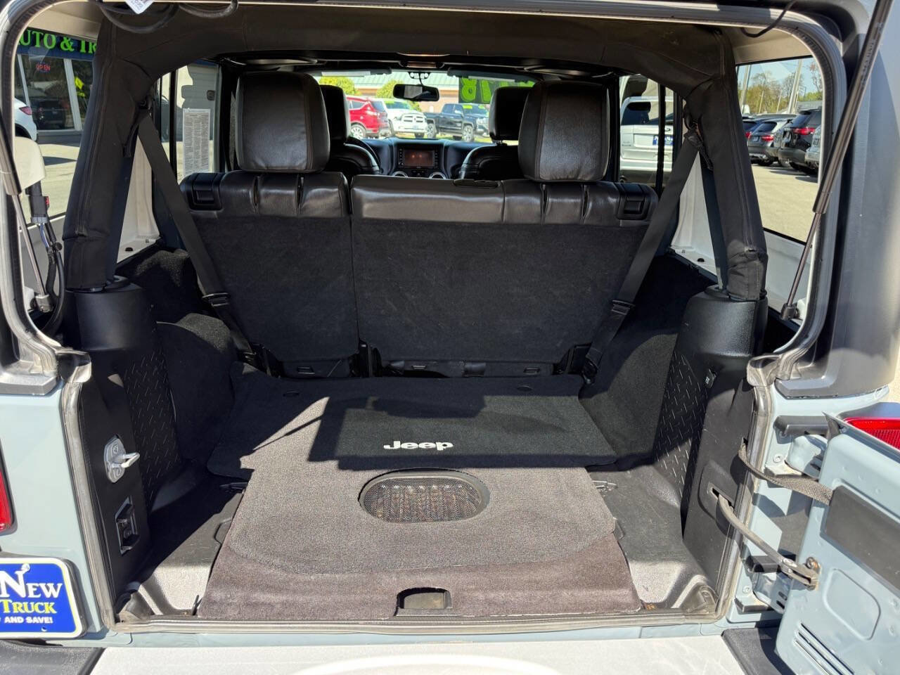 Used 2015 Jeep Wrangler Unlimited Sahara w/ Katzkin Premium Leather Group AWD/4WD image 8