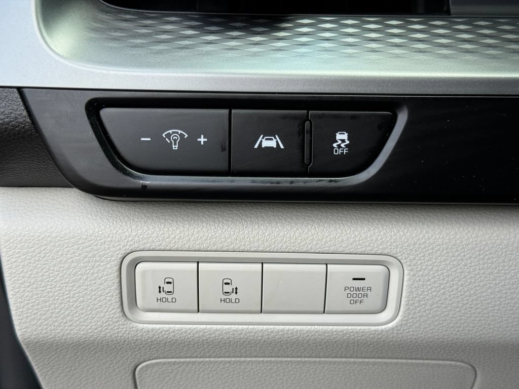 Used 2024 Kia Carnival LX FWD image 22