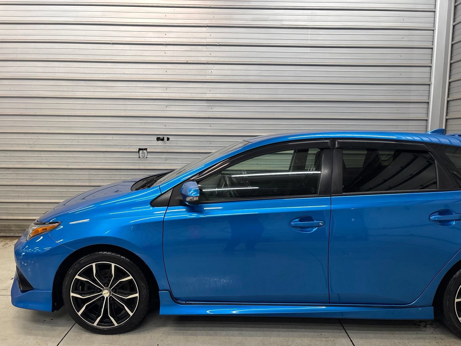 Used 2018 Toyota Corolla iM w/ All-Weather Mat Package FWD image 3