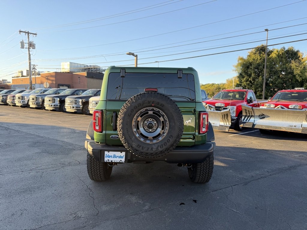 Used 2025 Ford Bronco Badlands image 4