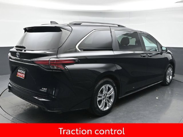 Used 2023 Toyota Sienna XSE w/ XSE Plus Package AWD/4WD image 7