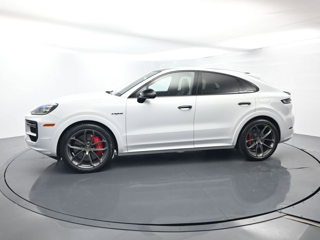 Certified 2024 Porsche Cayenne Turbo image 2