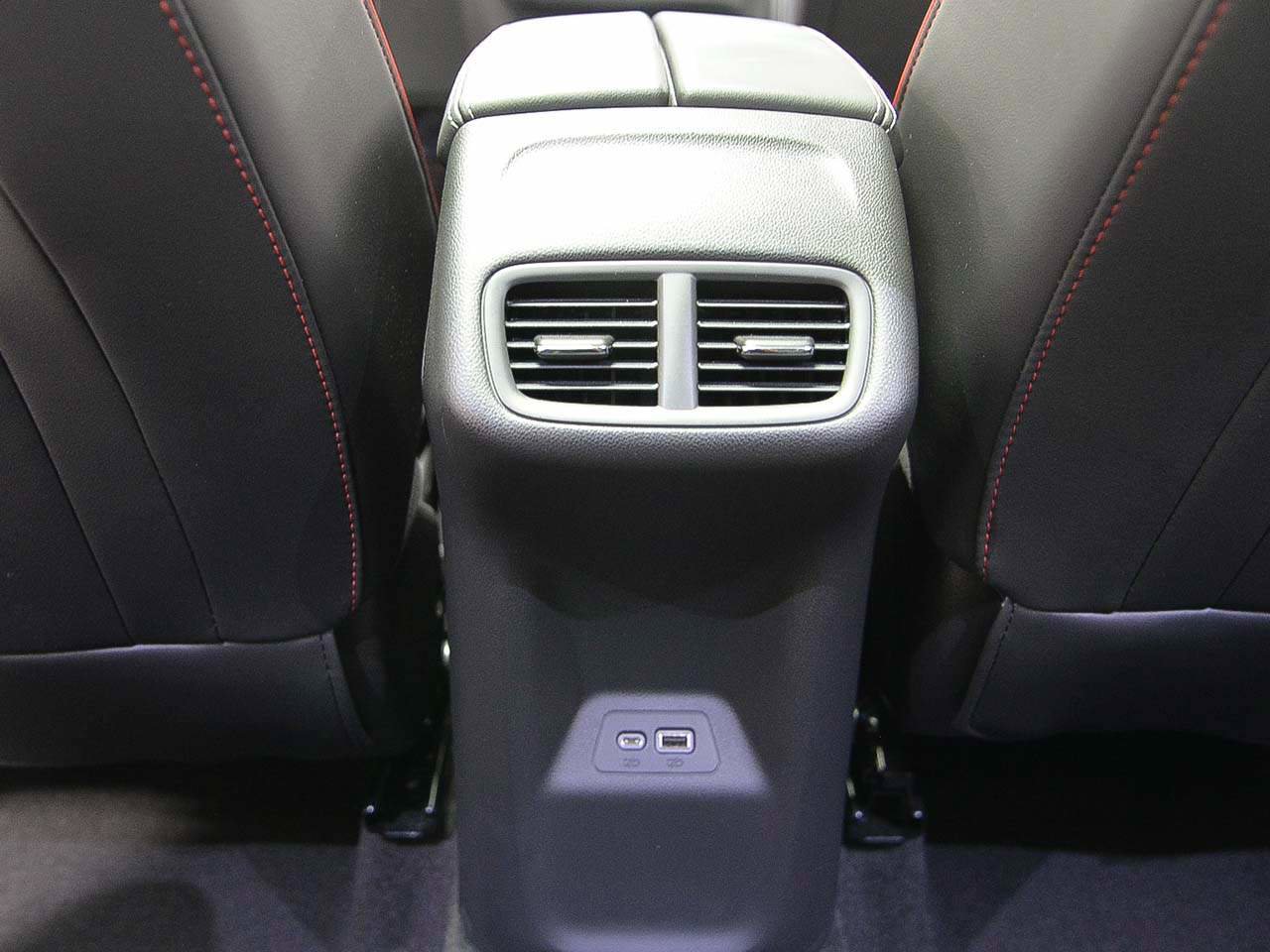 Used 2023 Buick Envision Essence w/ Sport Touring Package FWD image 10
