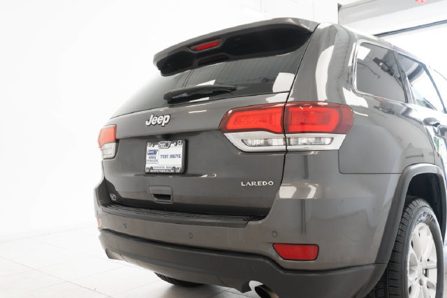 Used 2021 Jeep Grand Cherokee Laredo RWD image 23