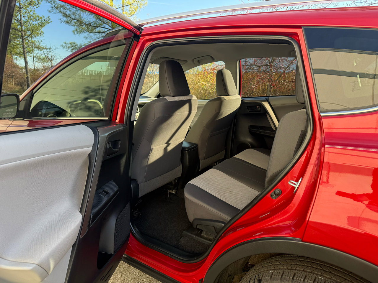 Used 2013 Toyota RAV4 LE image 14