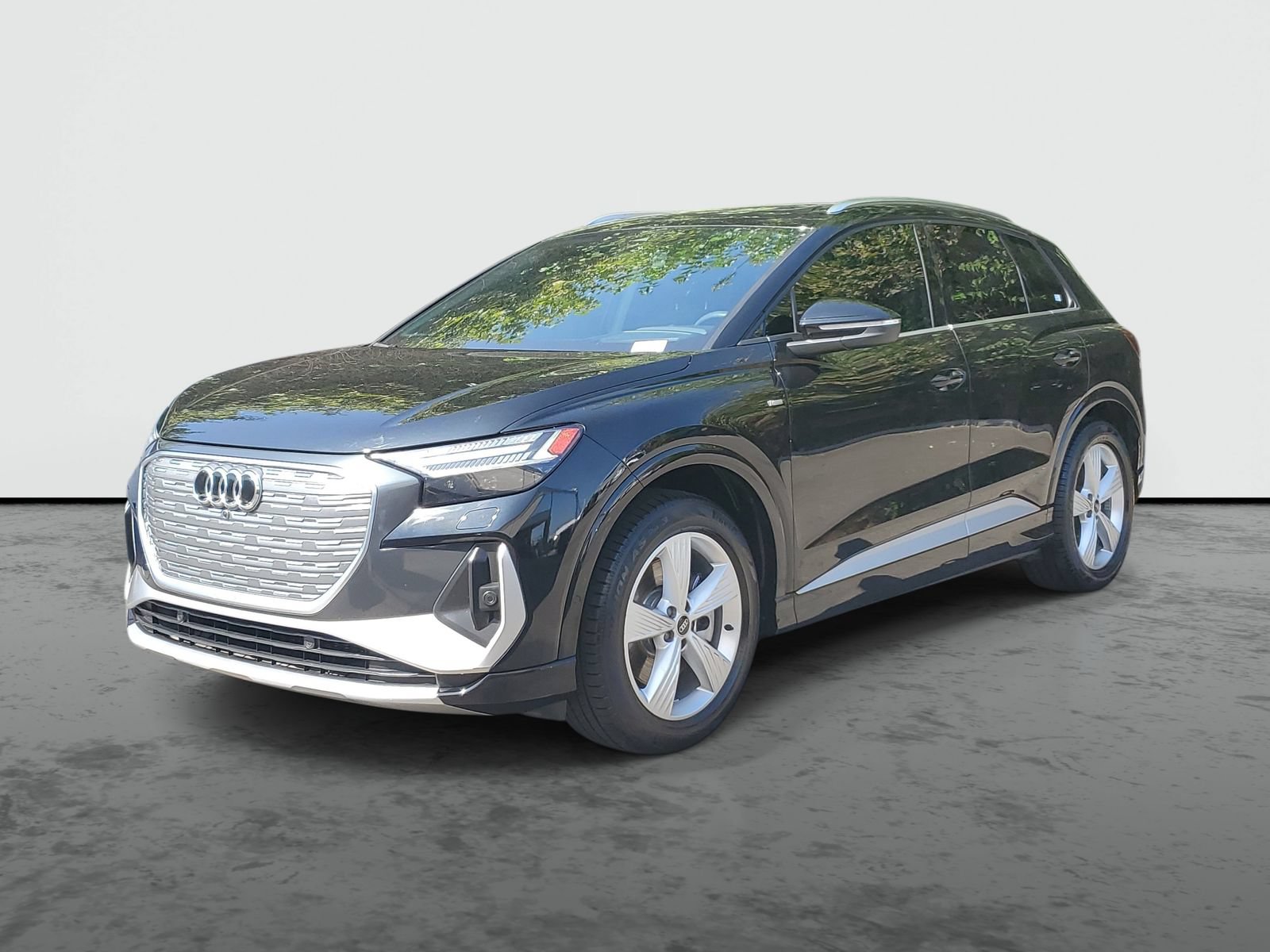 Used 2024 Audi Q4 e-tron Prestige AWD/4WD image 2