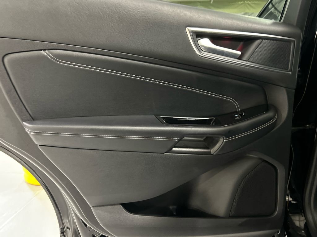 Used 2018 Ford Edge Titanium w/ Equipment Group 301A image 22