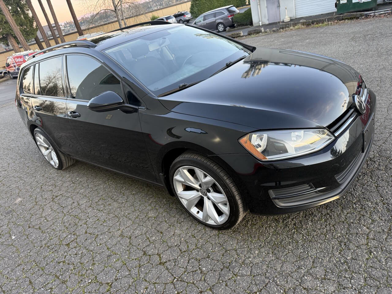 Used 2017 Volkswagen Golf S image 7