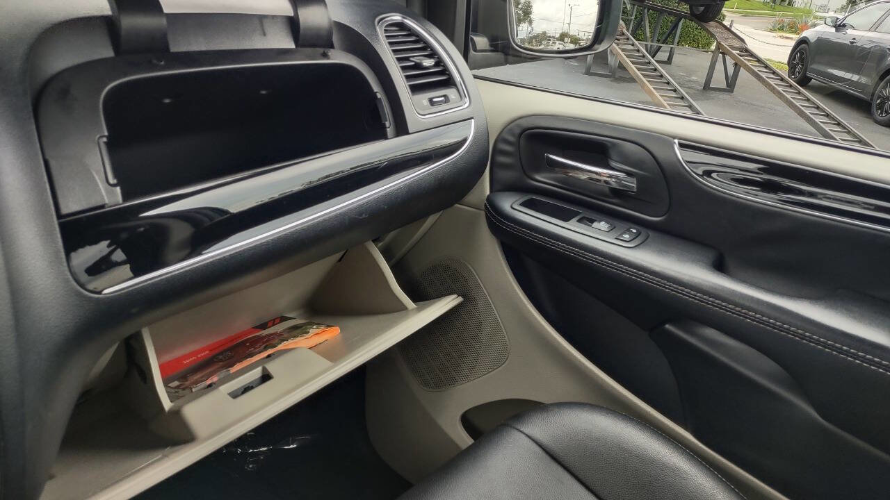 Used 2019 Dodge Grand Caravan SXT image 29