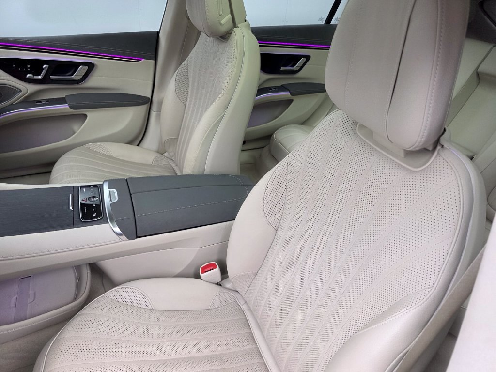 Used 2023 Mercedes-Benz EQS 580 4MATIC Sedan image 11
