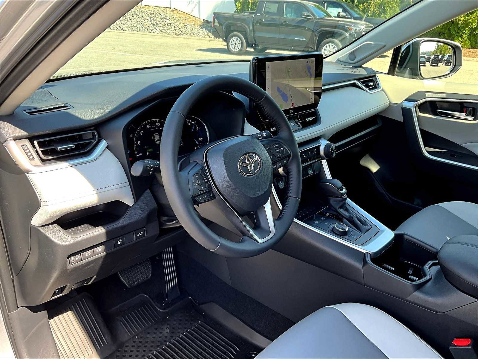 Used 2025 Toyota RAV4 XLE Premium image 8