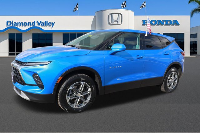 Used 2025 Chevrolet Blazer LT image 3