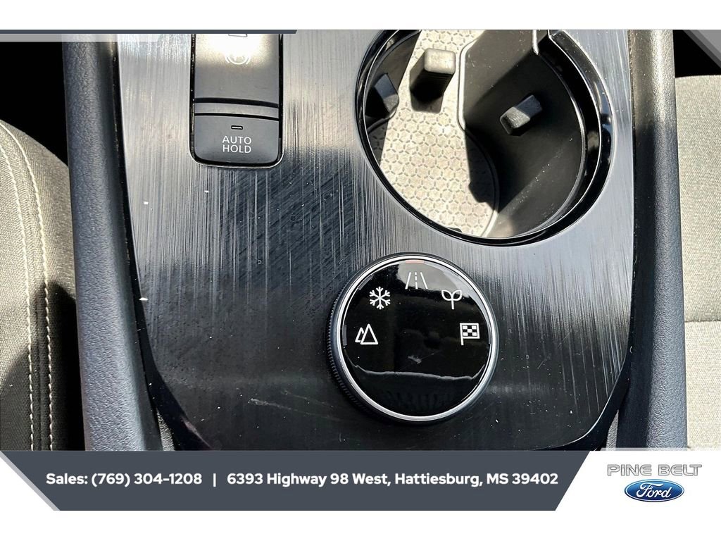 Used 2024 Nissan Rogue S image 23