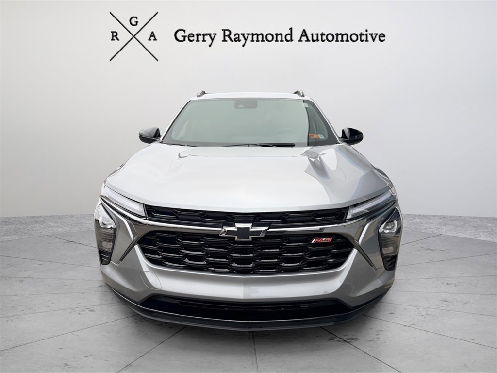 Used 2025 Chevrolet Trax RS w/ Driver Confidence Package image 2