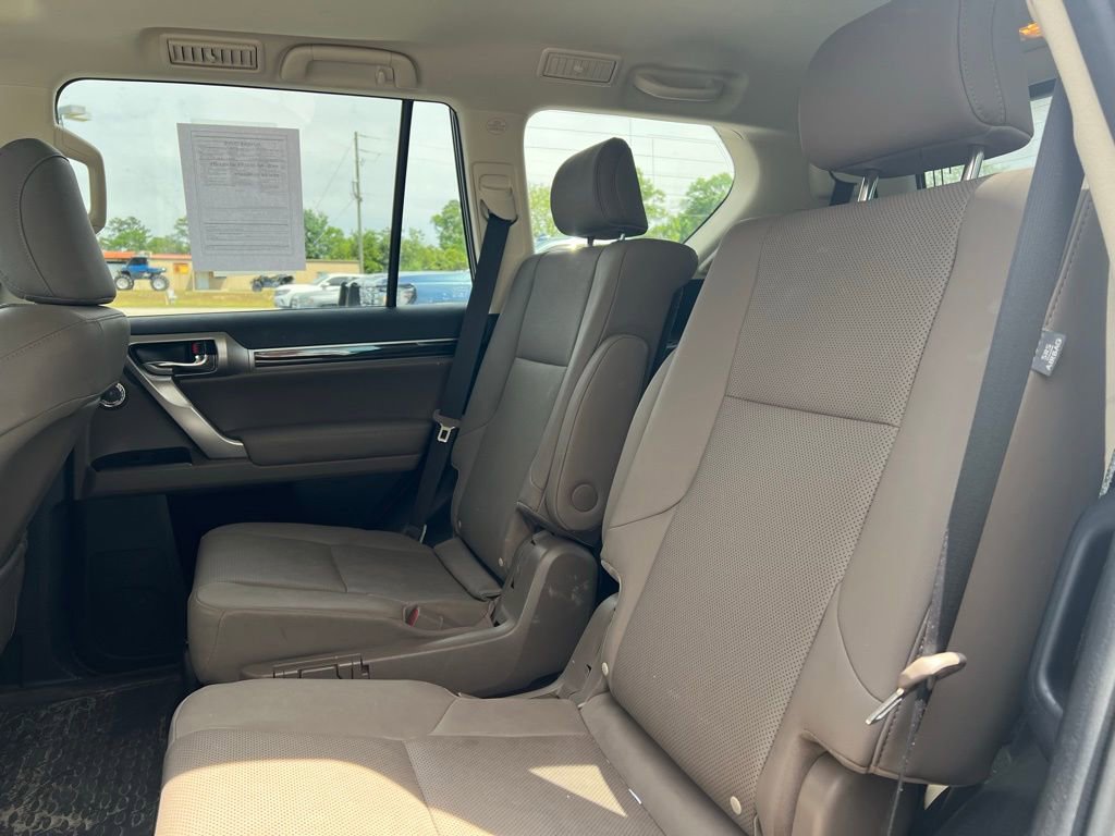 Used 2023 Lexus GX 460 Premium w/ Accessory Package image 5