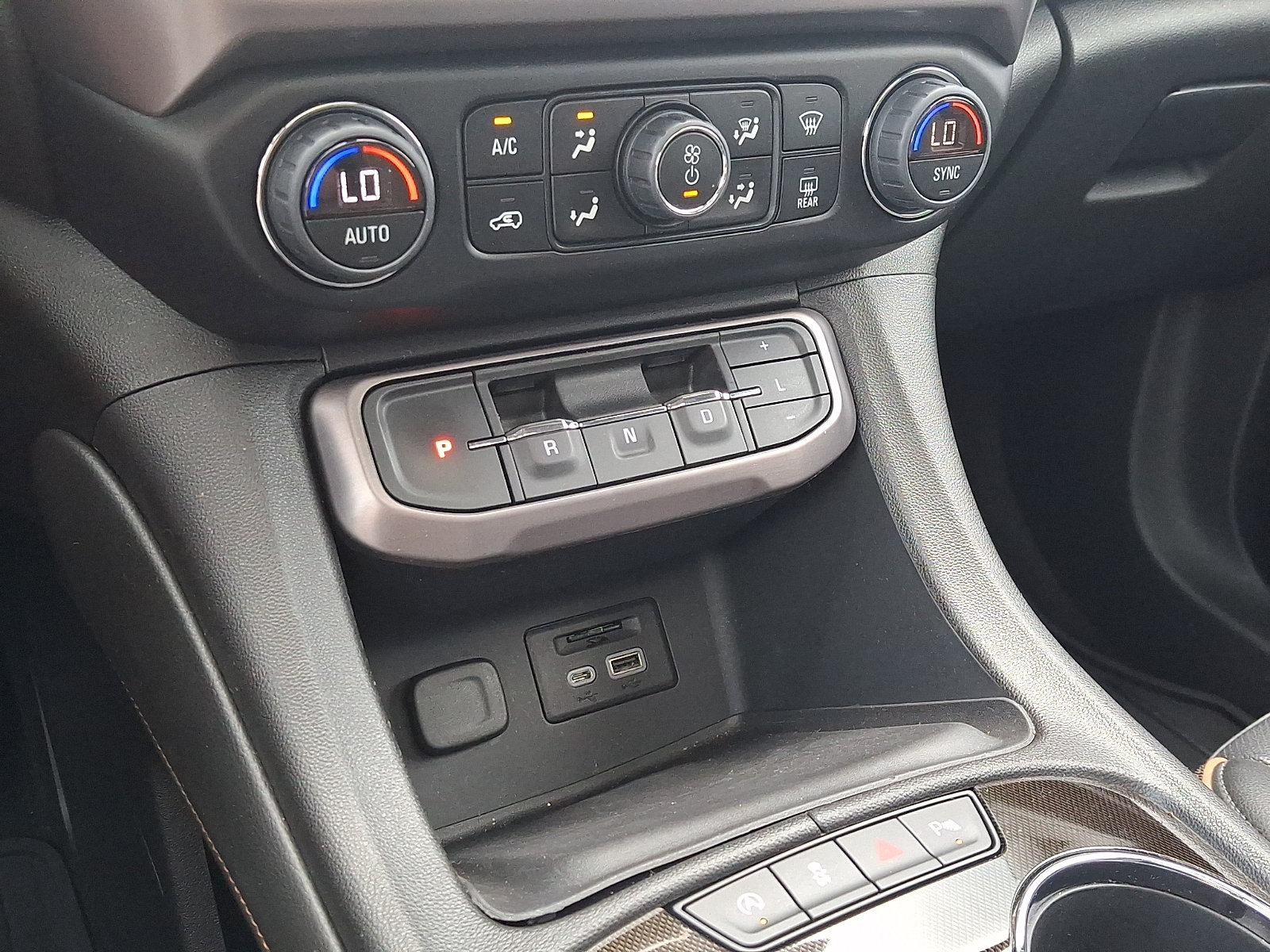 Used 2021 GMC Acadia AT4 w/ Trailering Package AWD/4WD image 16