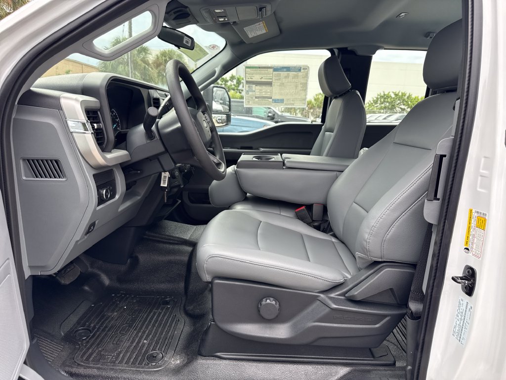 New 2027 Ford F250 XL w/ XL Chrome Package RWD image 17