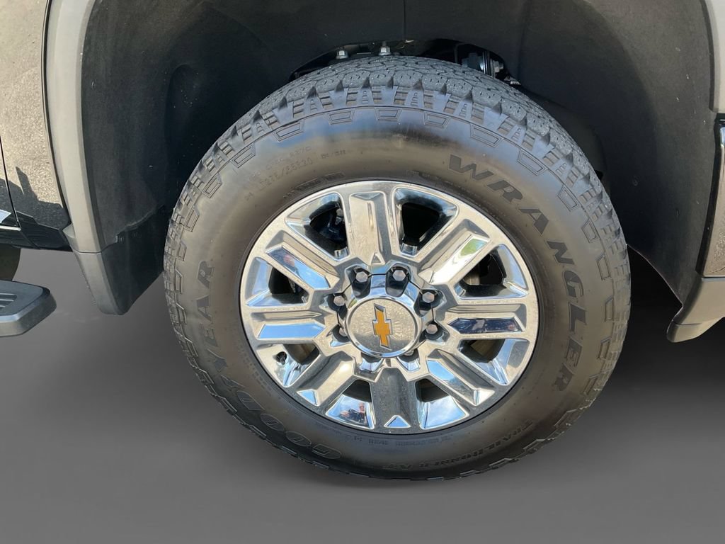 Used 2024 Chevrolet Silverado 2500 High Country w/ High Country Premium Package AWD/4WD image 14